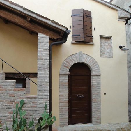 Al Castello Hotel Tavullia Exterior photo