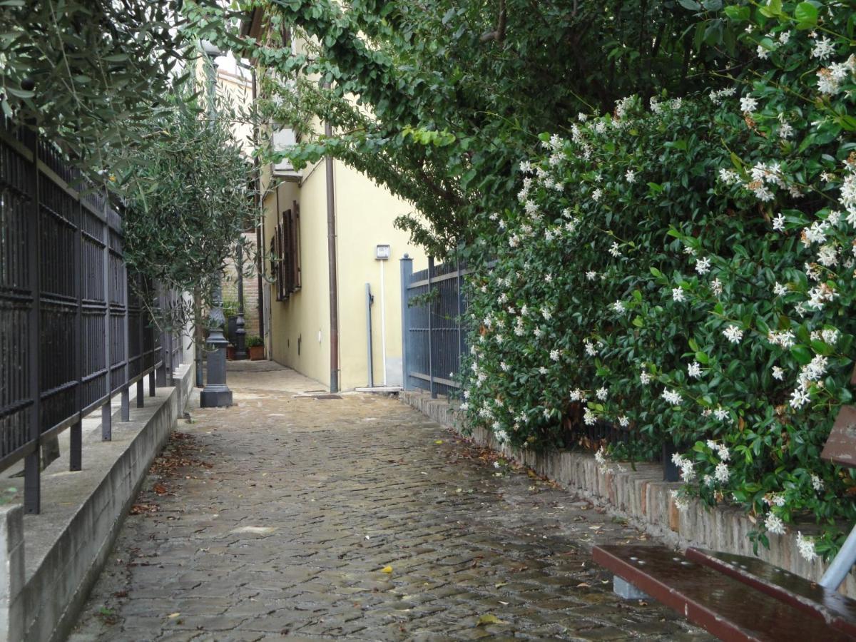 Al Castello Hotel Tavullia Exterior photo